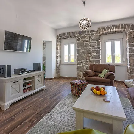 Einzigartige Mit Privatpool, Meerblick, Trampolin, Bikes Und Viele Wanderwege In Der Gegend Vakantiehuis Jadranovo