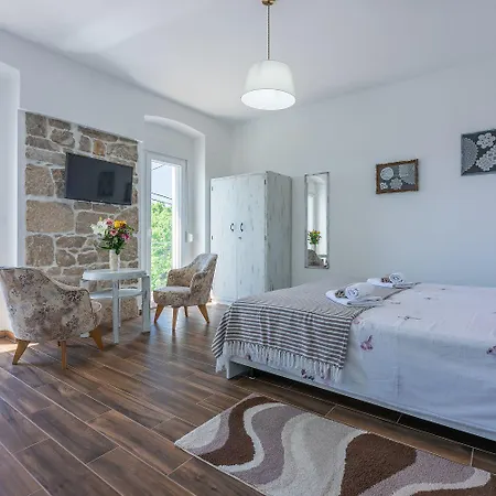 Einzigartige Mit Privatpool, Meerblick, Trampolin, Bikes Und Viele Wanderwege In Der Gegend Vakantiehuis Jadranovo