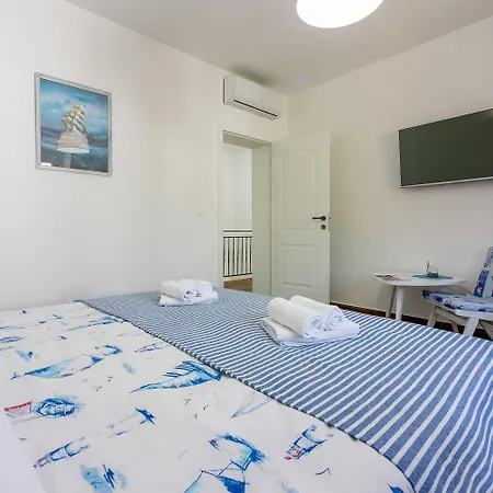 Vakantiehuis Einzigartige Mit Privatpool, Meerblick, Trampolin, Bikes Und Viele Wanderwege In Der Gegend