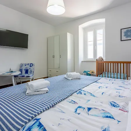 Einzigartige Mit Privatpool, Meerblick, Trampolin, Bikes Und Viele Wanderwege In Der Gegend Vakantiehuis Jadranovo