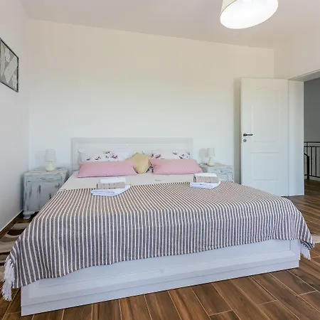 Einzigartige Mit Privatpool, Meerblick, Trampolin, Bikes Und Viele Wanderwege In Der Gegend Jadranovo