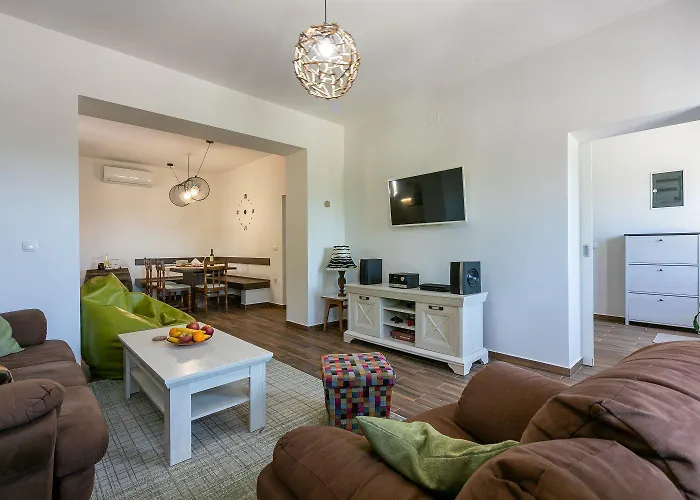 Einzigartige Mit Privatpool, Meerblick, Trampolin, Bikes Und Viele Wanderwege In Der Gegend Vakantiehuis Jadranovo