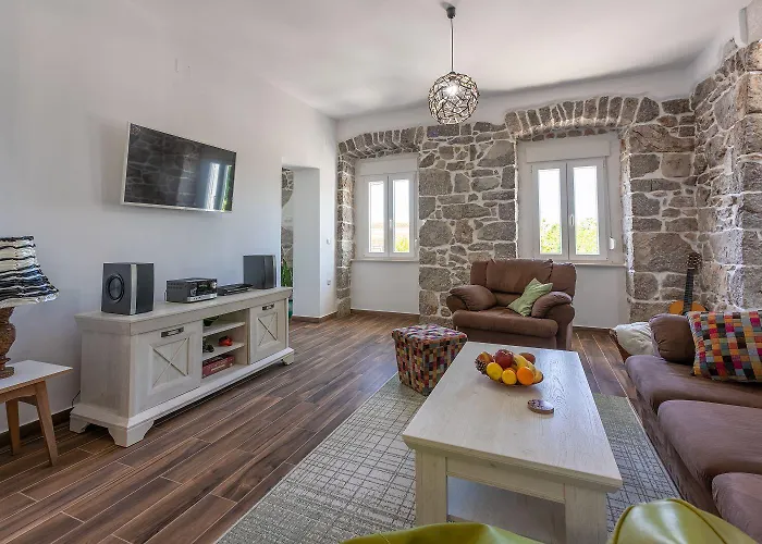 Einzigartige Mit Privatpool, Meerblick, Trampolin, Bikes Und Viele Wanderwege In Der Gegend Vakantiehuis Jadranovo