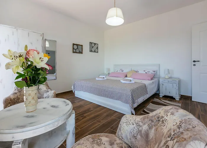 Einzigartige Mit Privatpool, Meerblick, Trampolin, Bikes Und Viele Wanderwege In Der Gegend Jadranovo