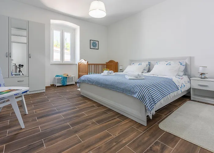 Vakantiehuis Einzigartige Mit Privatpool, Meerblick, Trampolin, Bikes Und Viele Wanderwege In Der Gegend Jadranovo